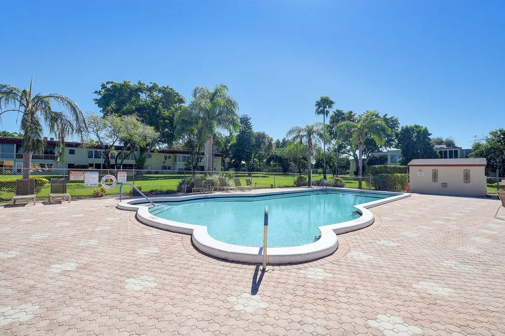 11 Willowbrook Ln, Delray Beach, FL 33446