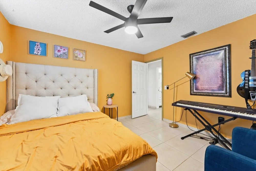 10661 NW 27th Ct, Sunrise, FL 33322