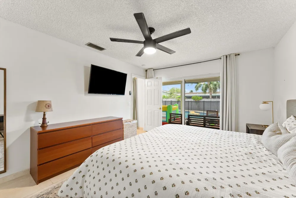 10661 NW 27th Ct, Sunrise, FL 33322