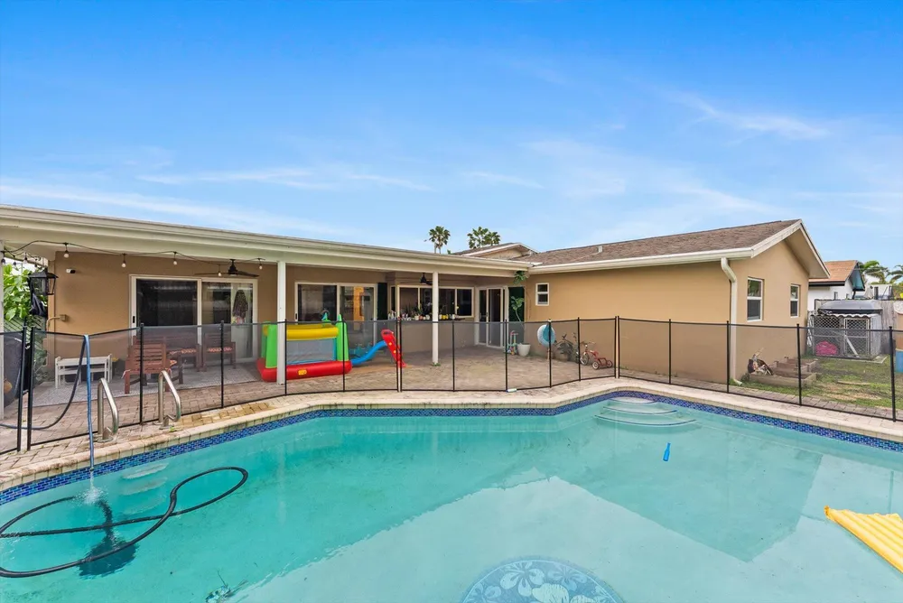 10661 NW 27th Ct, Sunrise, FL 33322