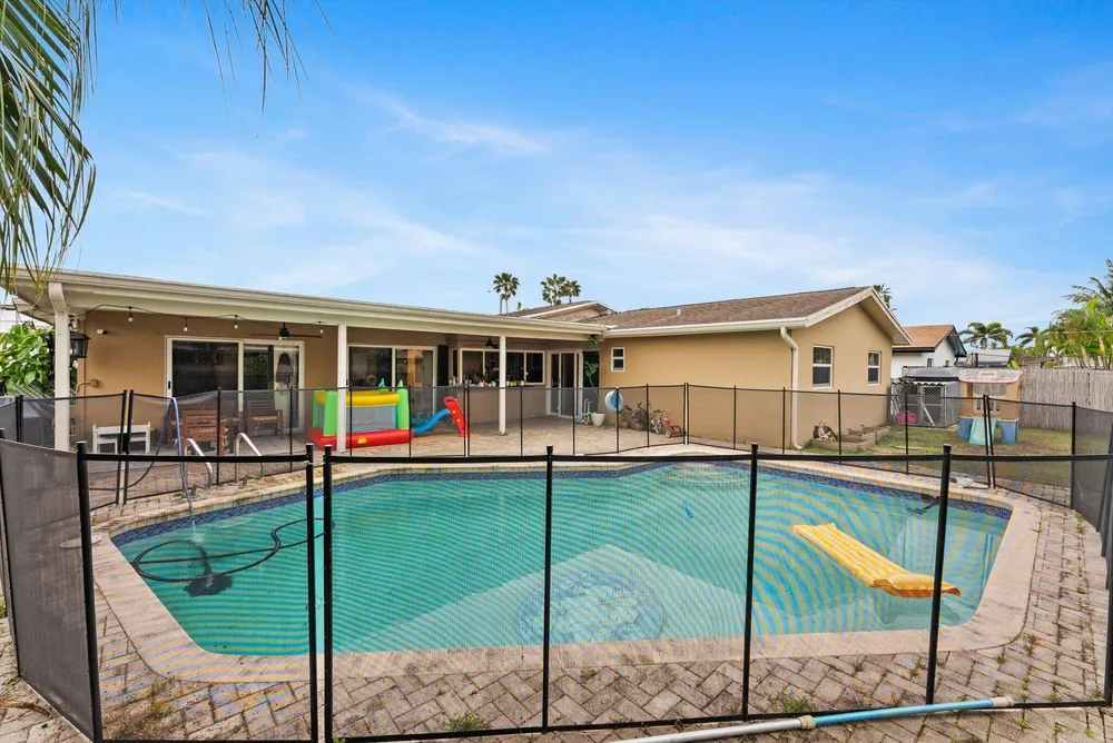 10661 NW 27th Ct, Sunrise, FL 33322
