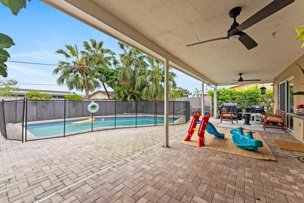10661 NW 27th Ct, Sunrise, FL 33322