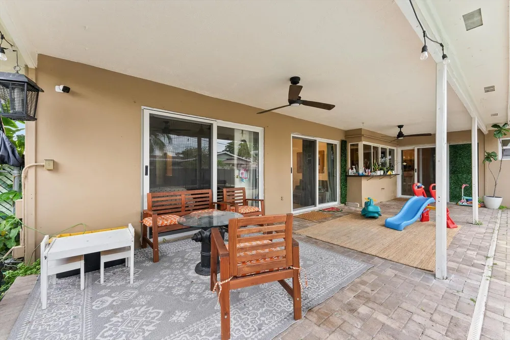 10661 NW 27th Ct, Sunrise, FL 33322