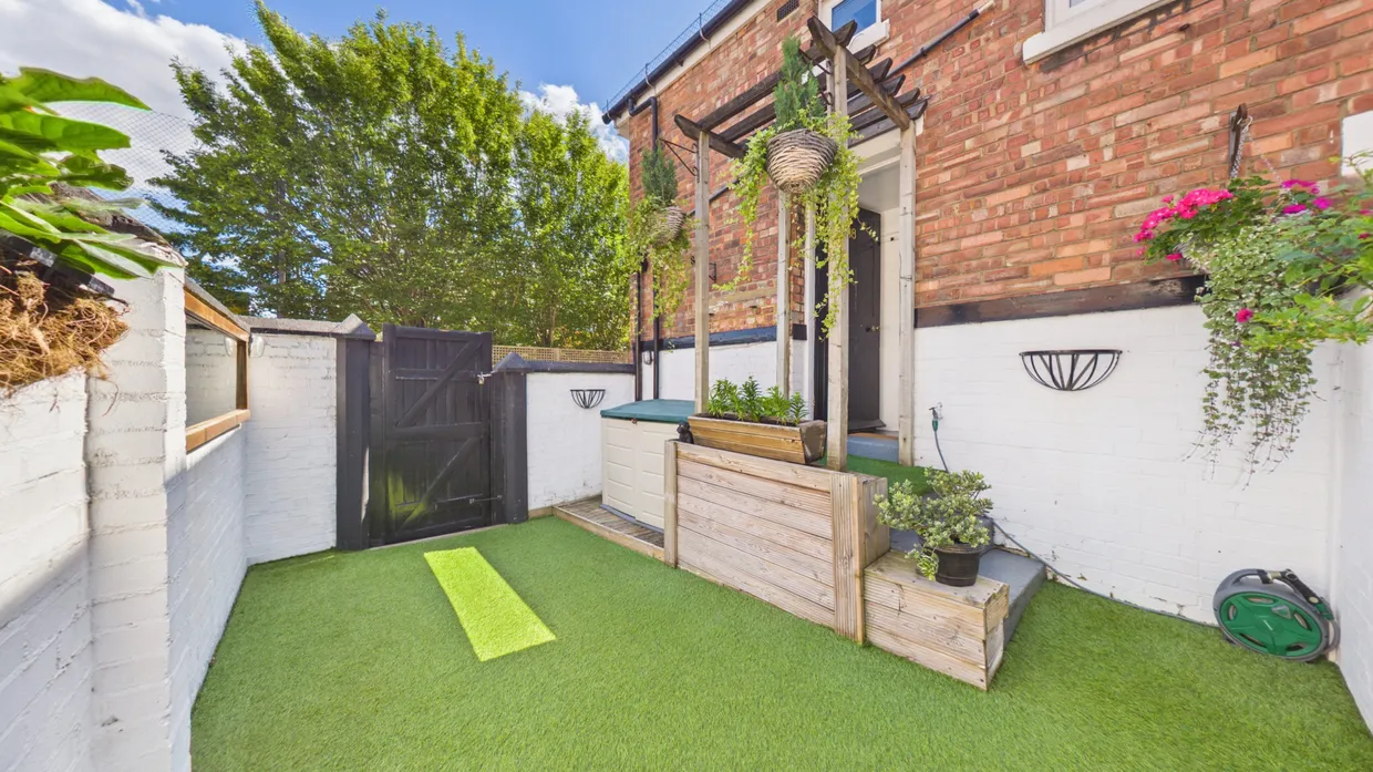 Strickland Row, London, SW18 photo 2