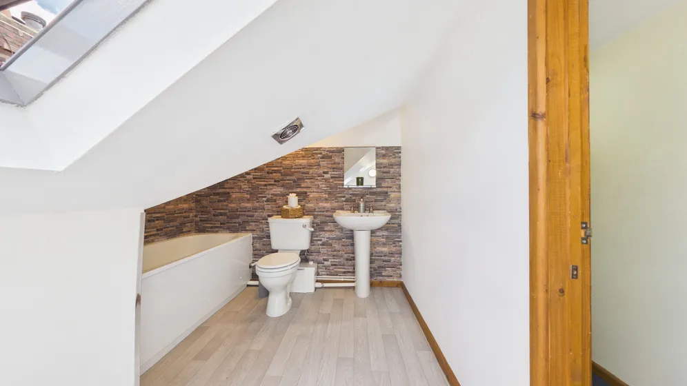 Strickland Row, London, SW18 photo 11