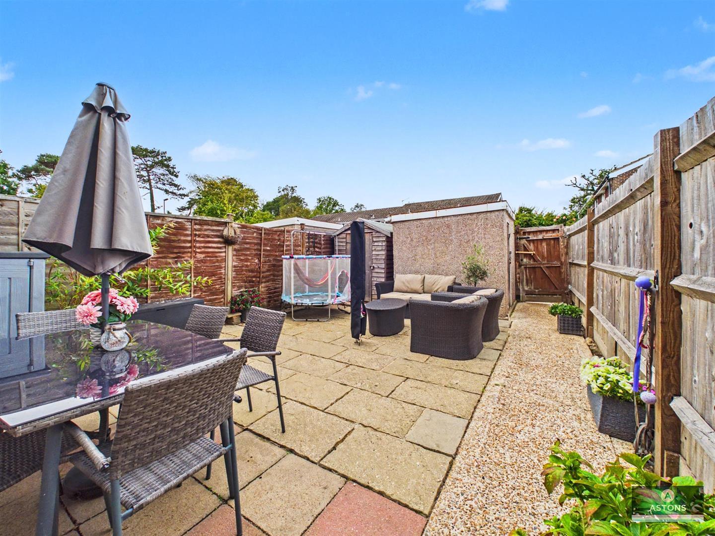 Chiltern Close, West Green Image 4