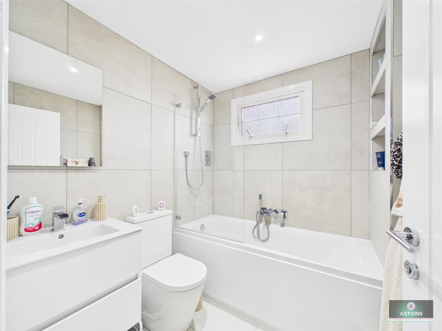 Chiltern Close, West Green Image 8