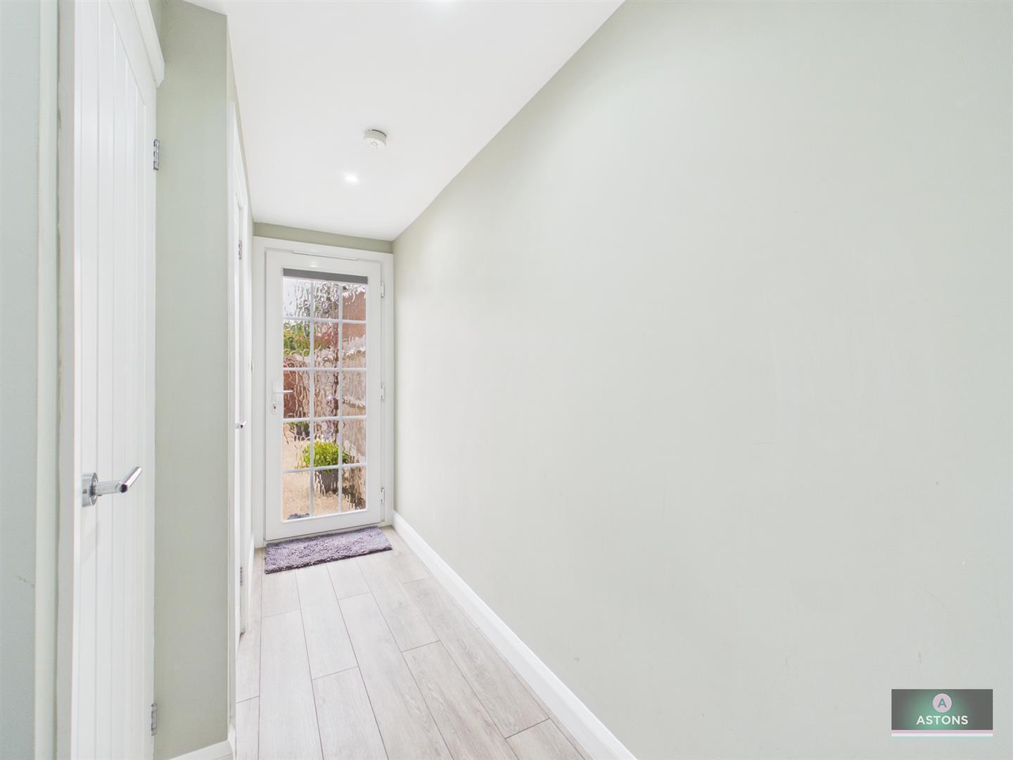 Chiltern Close, West Green Image 9