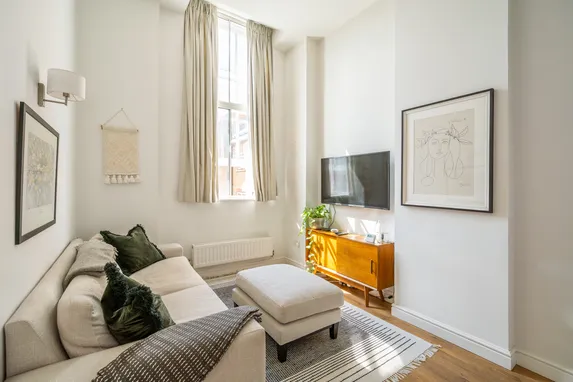 330 Garratt Lane, London, SW18