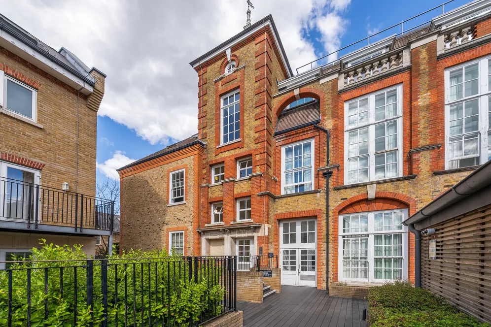 330 Garratt Lane, London, SW18 photo 2