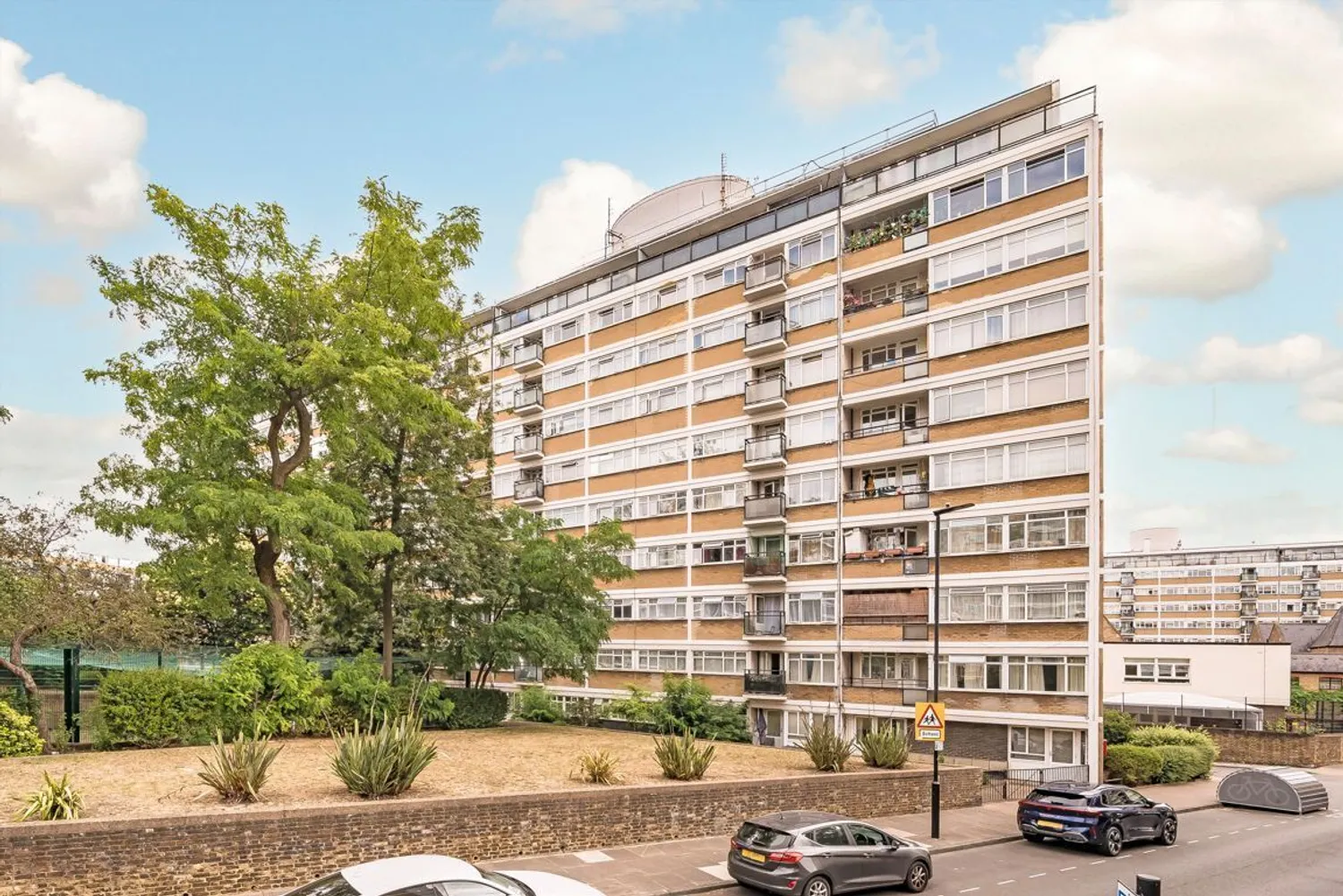 Churchill Gardens, London, SW1V photo 2