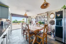 Upper Gatton, Reigate, RH2 photo 4