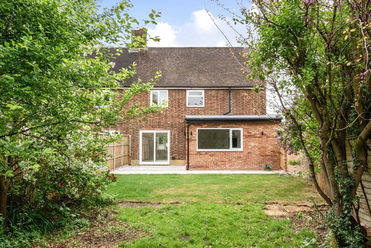 Douglas Road, Esher KT10 photo 8