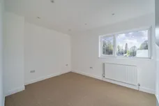 Douglas Road, Esher KT10 photo 15