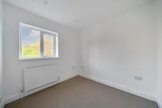 Douglas Road, Esher KT10 photo 17