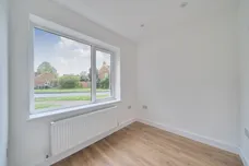 Douglas Road, Esher KT10 photo 18
