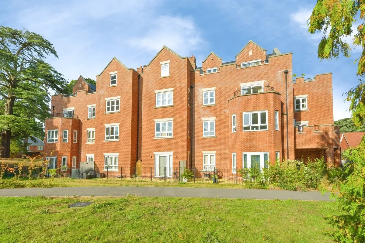 Tomlinson Court, Welwyn