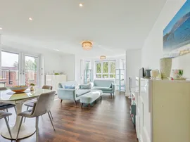 Tomlinson Court, Welwyn thumb 3