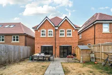 Brunswick Close, Epsom, KT17 photo 4