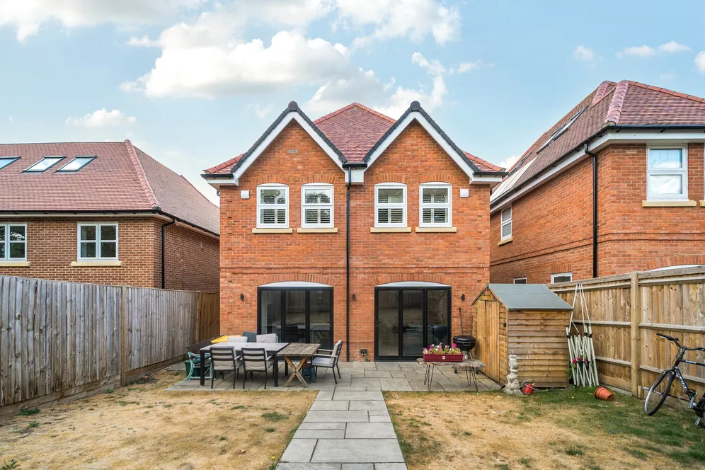 Brunswick Close, Epsom, KT17 photo 4