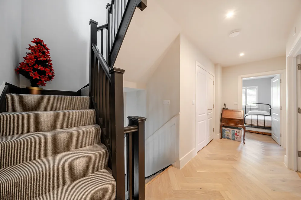 Brunswick Close, Epsom, KT17 photo 6