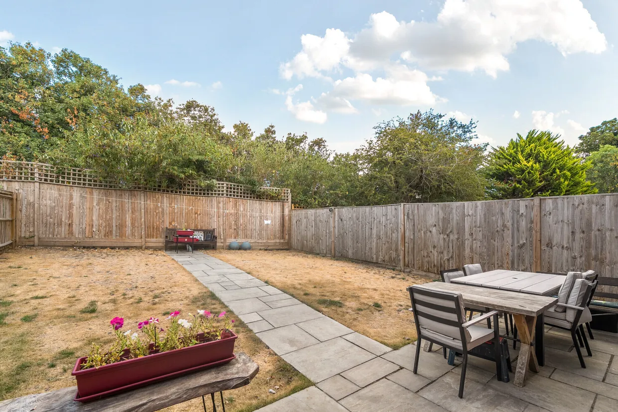 Brunswick Close, Epsom, KT17 photo 11