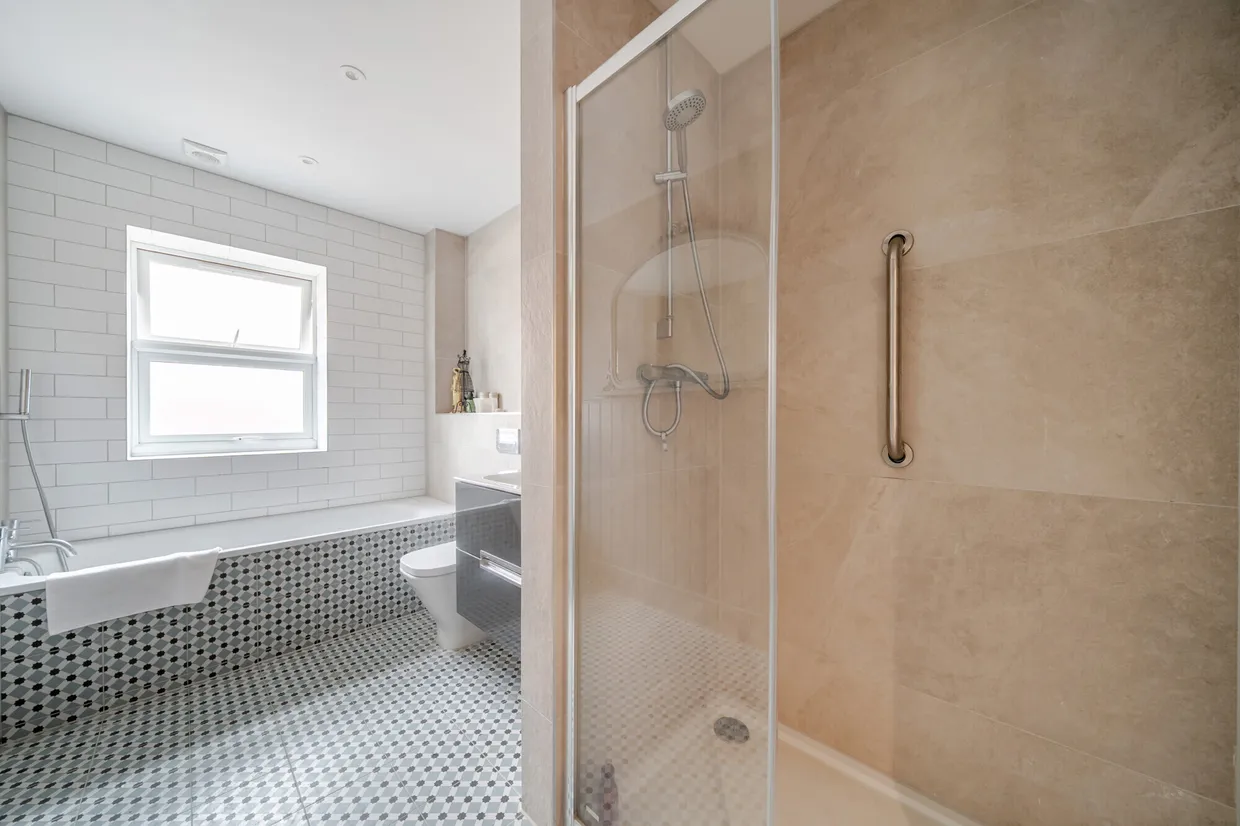 Brunswick Close, Epsom, KT17 photo 15