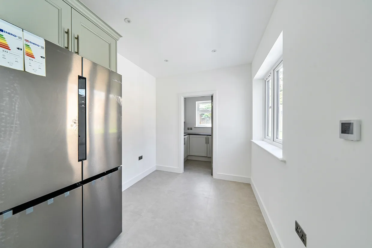 Highview Avenue, Edgware, HA8 photo 8