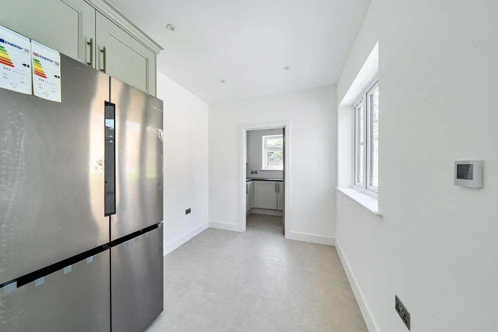 Highview Avenue, Edgware, HA8 photo 8