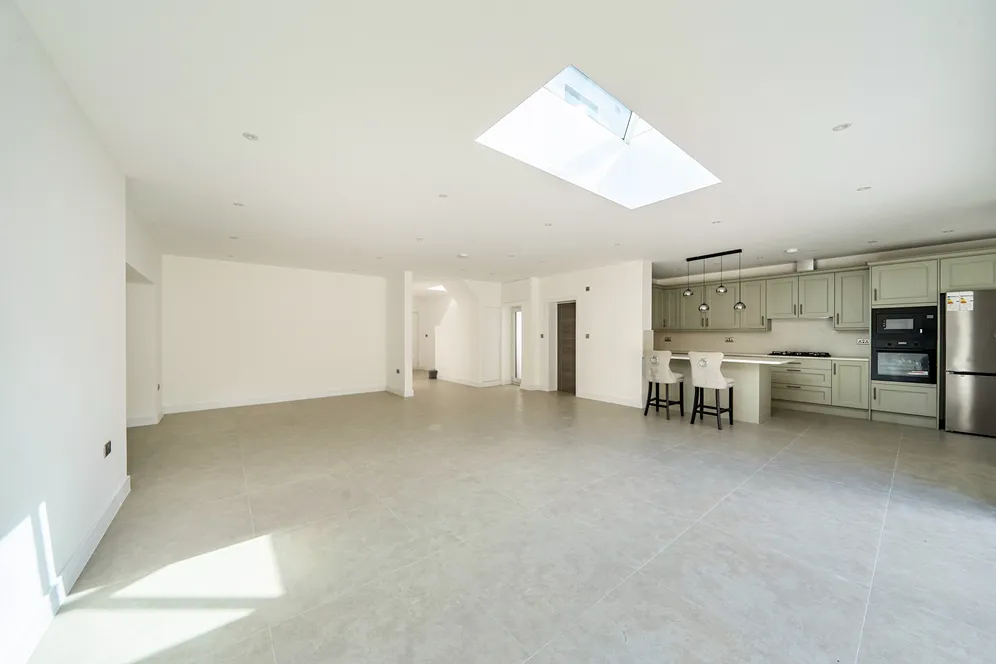 Highview Avenue, Edgware, HA8 photo 11