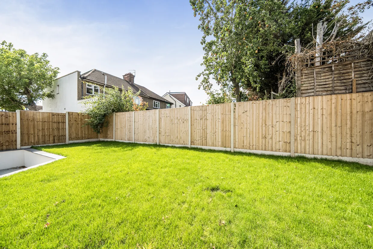 Highview Avenue, Edgware, HA8 photo 17