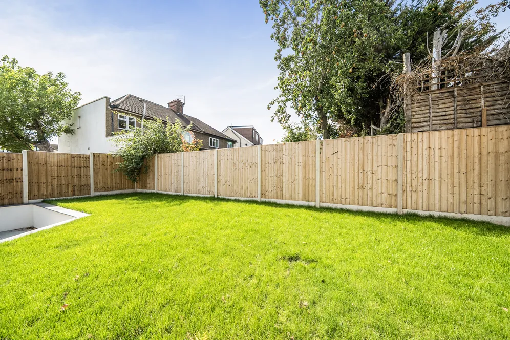 Highview Avenue, Edgware, HA8 photo 17