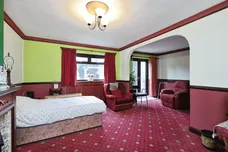Charlock Way, Watford