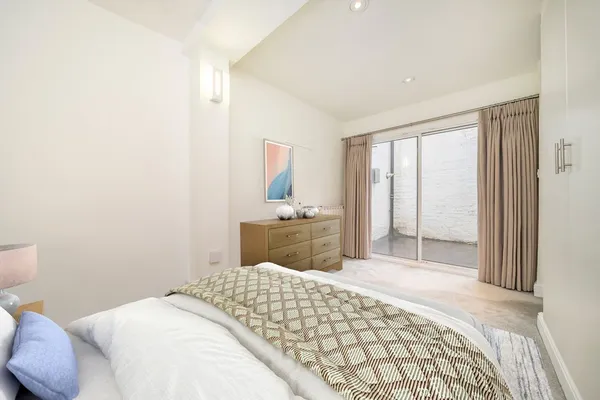 West Warwick Place, London, SW1V photo 5