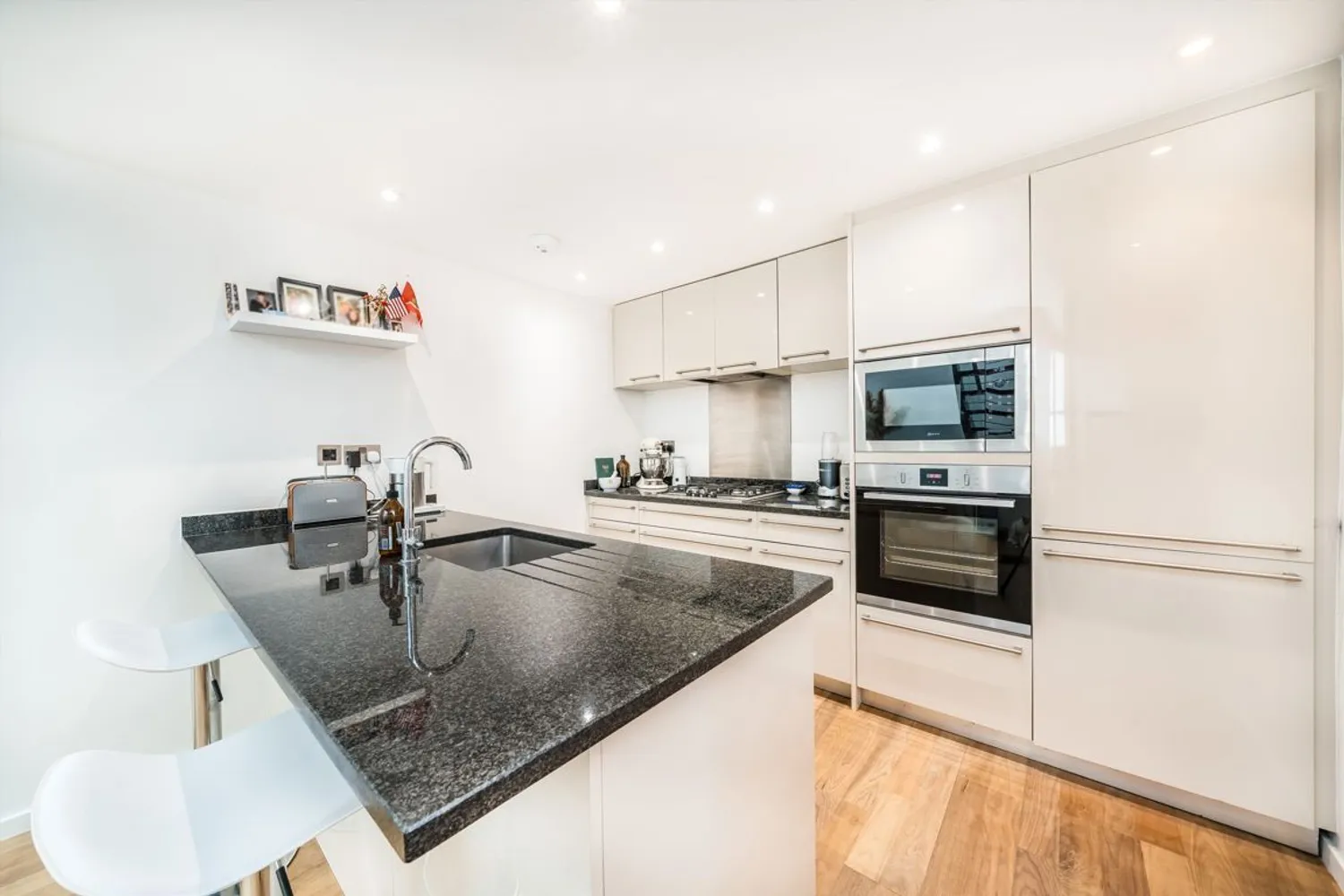 Southmead Gardens, Teddington, TW11 photo 7