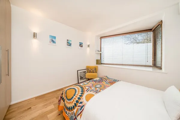 Southmead Gardens, Teddington, TW11 photo 10