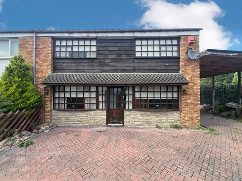 Aire Place, Winsfordphoto