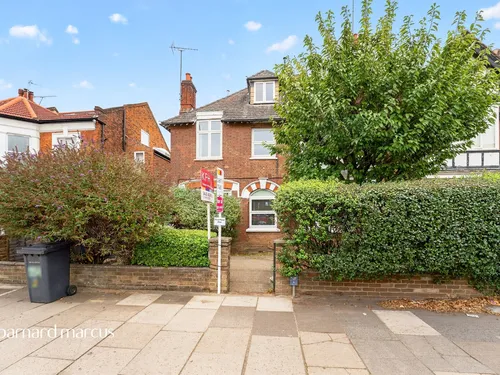 High Road, Londonphoto