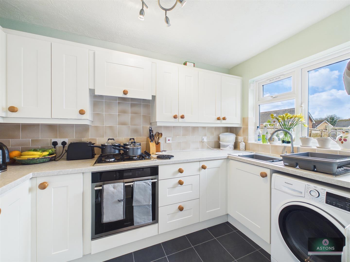 Jacobean Close, Maidenbower Image 3