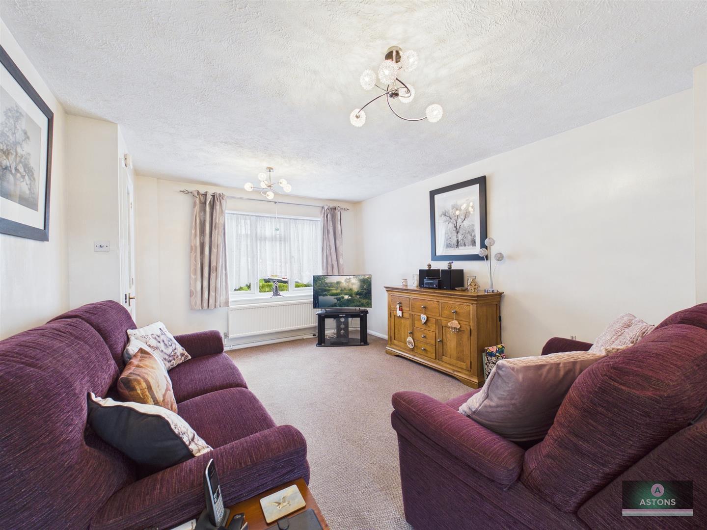 Jacobean Close, Maidenbower Image 4