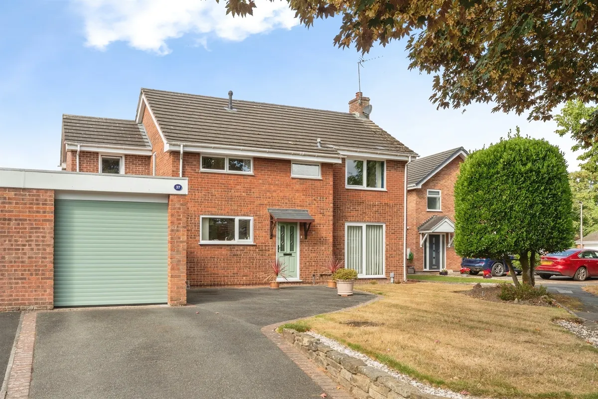 St. Peters Way, Mickle Trafford, Chester