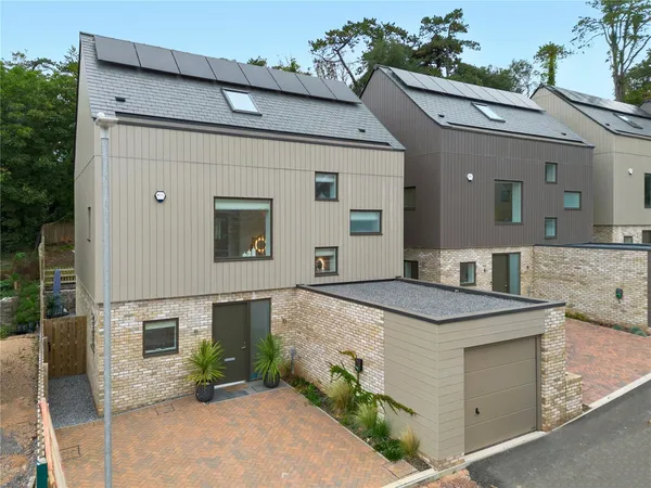 Ansteys Cove Road, Torquay, TQ1 photo 2