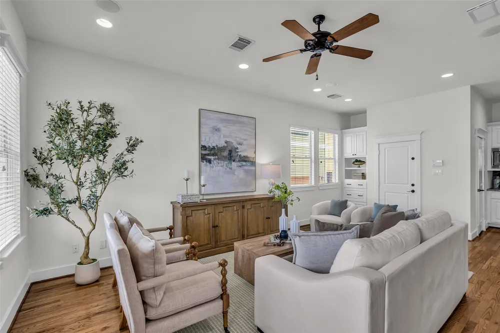 1122 W 18th St, Houston, TX 77008