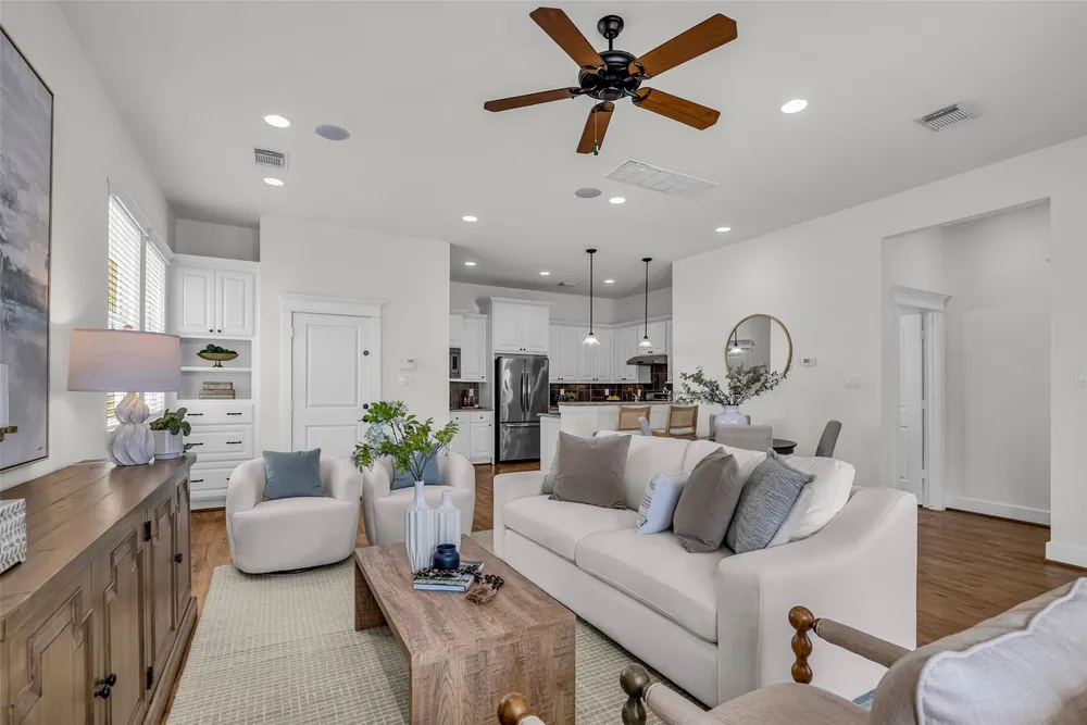 1122 W 18th St, Houston, TX 77008