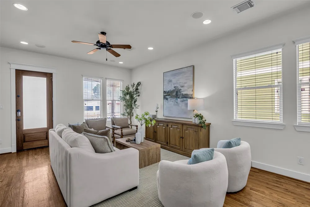 1122 W 18th St, Houston, TX 77008