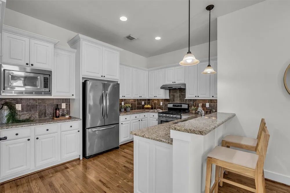 1122 W 18th St, Houston, TX 77008
