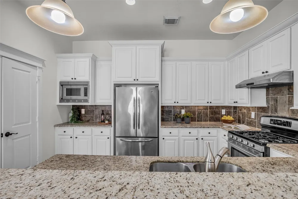 1122 W 18th St, Houston, TX 77008