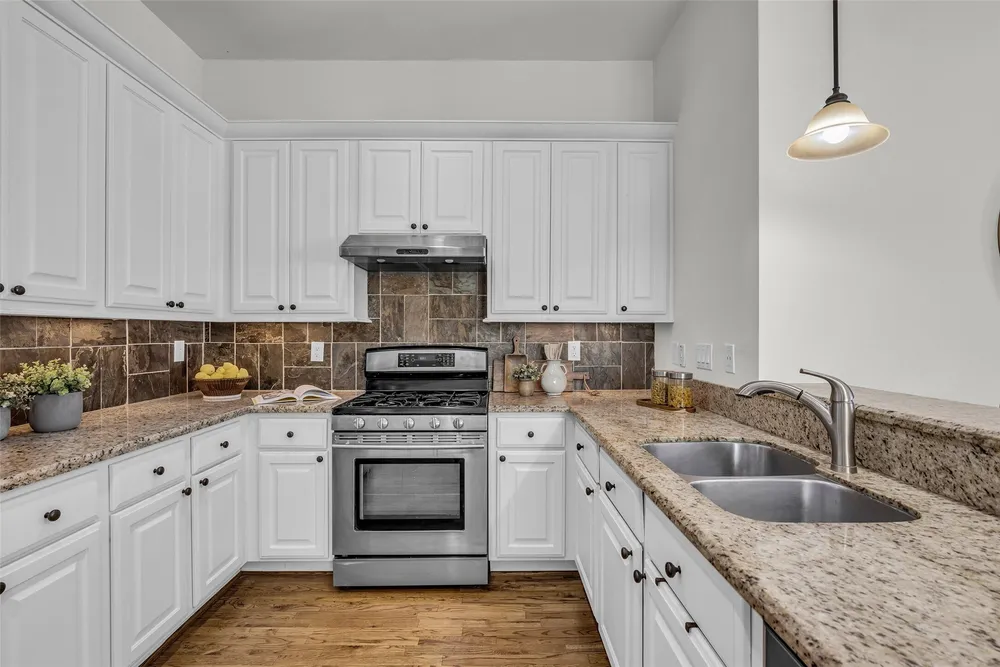 1122 W 18th St, Houston, TX 77008