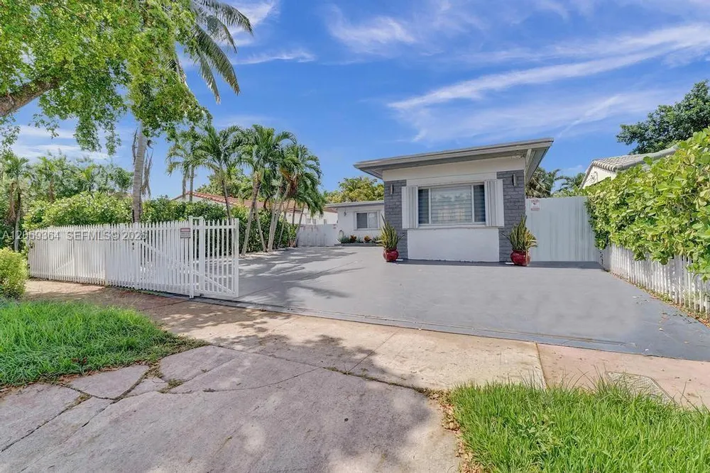 1750 71st St, Miami Beach, FL 33141