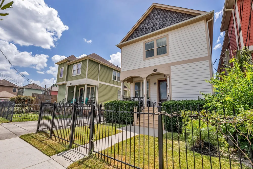 1122 W 18th St, Houston, TX 77008